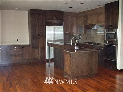 2nd image of 6320 Lakeview Drive NE #202