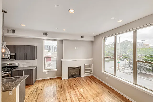 2100 N Clay St — Photo 16
