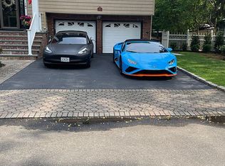 111 Littleworth Ln, Sea Cliff, NY 11579