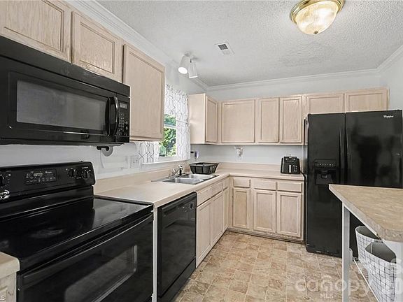 5th image of 3904 Riverdale Rd