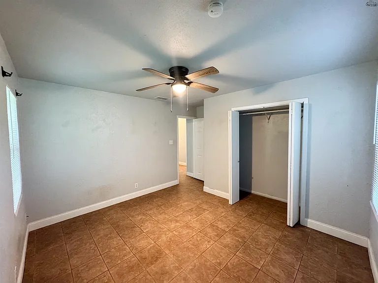 1403 E Cortez Dr — Photo 5