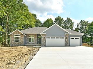 1240 Skyline Ln, Warren, OH