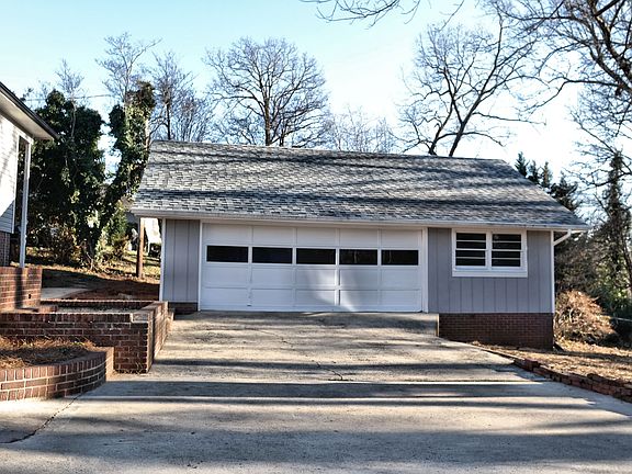 3rd image of 1119 Queensgate St
