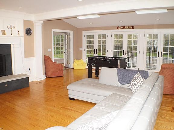 5th image of 22565 Shaker Blvd