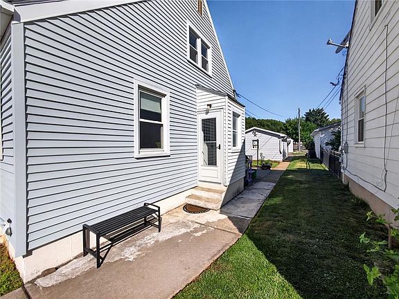 3rd image of 1533 Englewood St