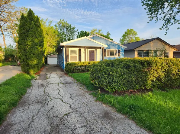 1528 Woodbine Dr, Round Lake Beach, IL 60073