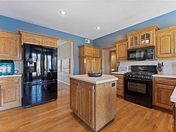 4th image of 5104 W 157th St