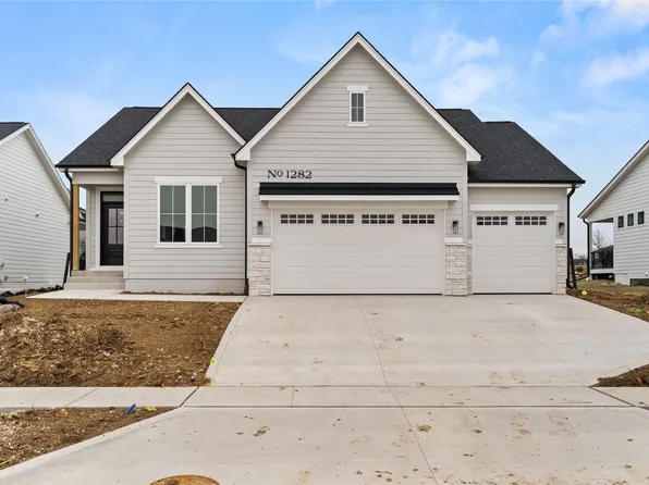 1282 S 92nd St, West Des Moines, IA 50266