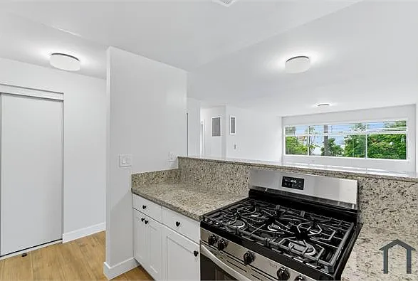1922 S Hobart Blvd #9 — Photo 12