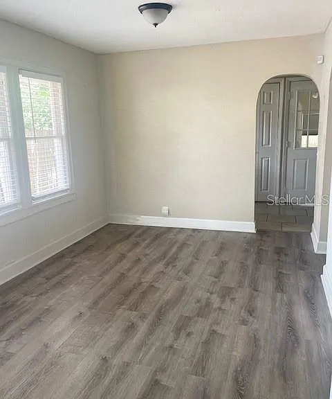 102 W Elm St — Photo 11