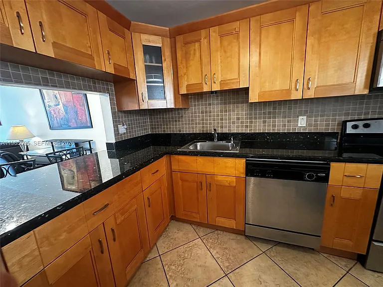 410 SE 2nd St #308 — Photo 7