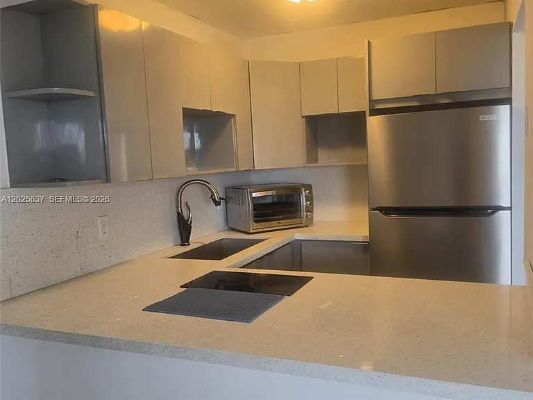 5050 NW 7th St #610 — Photo 8