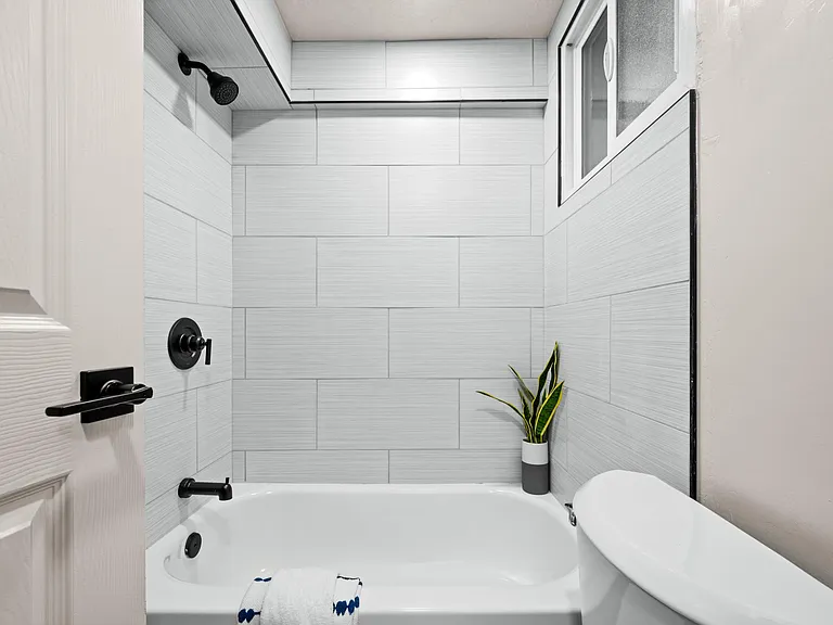144 W 300 N #B — Photo 10