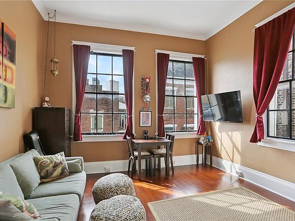 2nd image of 539 Toulouse St APT D