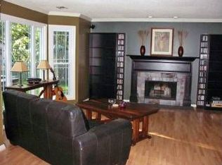 111 Kings Ct, Savannah, GA 31406