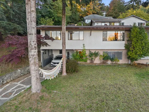 1941 Charles St, Pt Moody, BC V3H 2M4