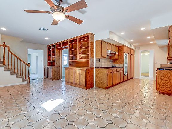 Huge Dining & Kitchen