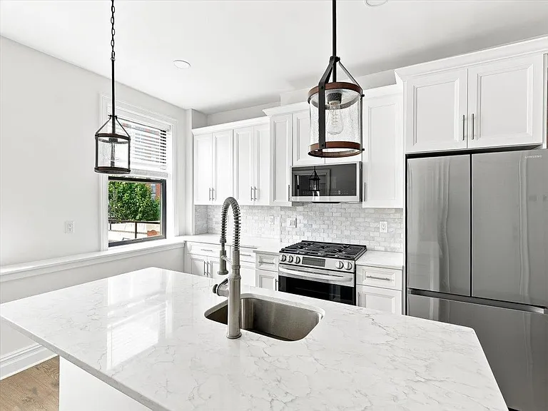 155 Grand St #2 — Photo 8