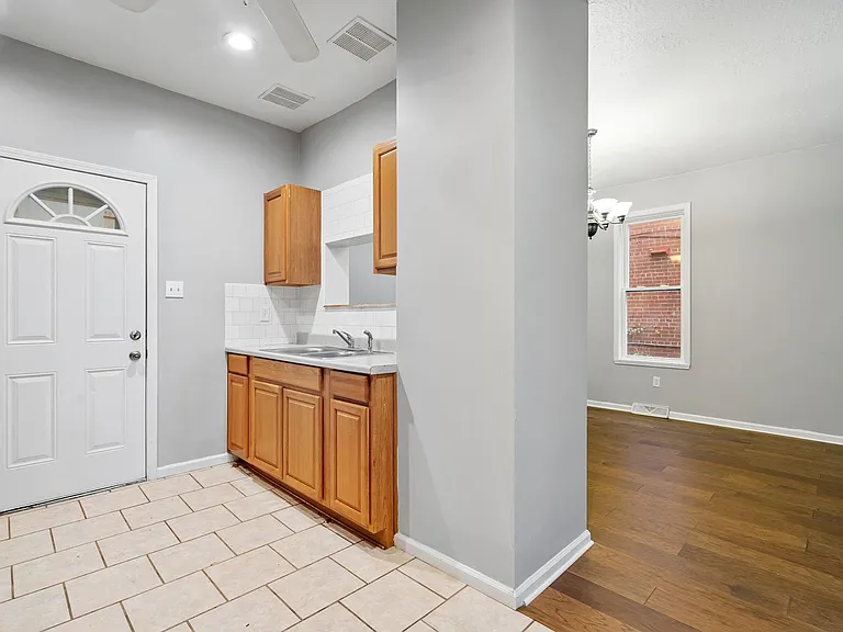 410 Lorenz Ave — Photo 8