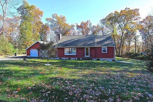 8 Maplewood Dr — Photo 1