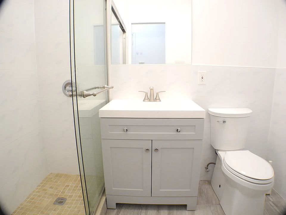 1st image of 12-01 Jackson Ave #1R