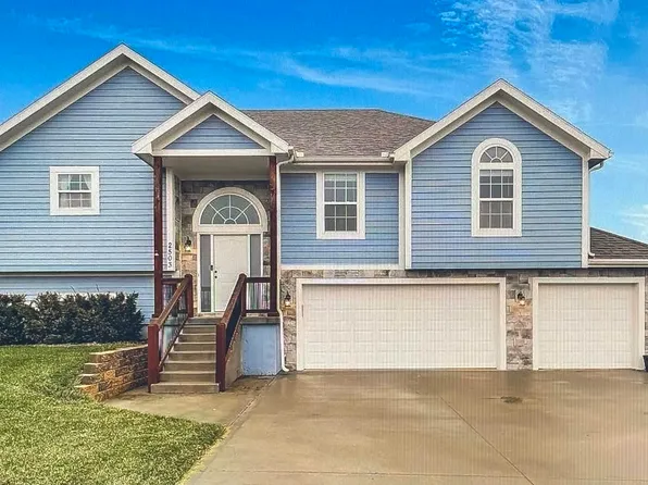 2503 E Maple Ct, Tonganoxie, KS 66086