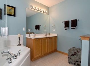 2717 Plante Rd, North Aurora, IL 60542