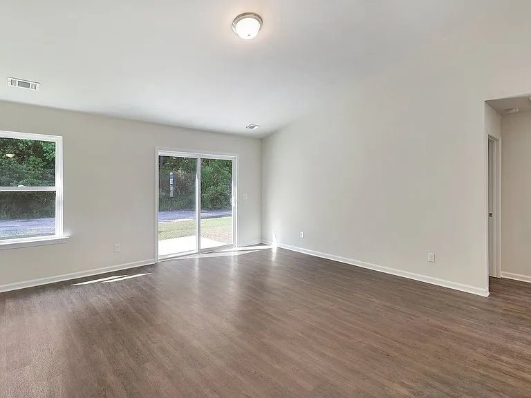 190 Brampton Ave — Photo 10