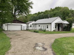 502 17th St, Rapids City, IL 61278