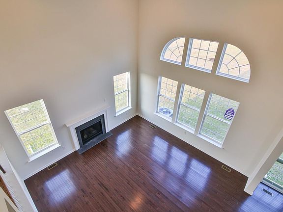 Monarch - 989 Spring White Dr