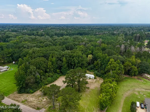 1462 Hickory Ln, Terry, MS 39170
