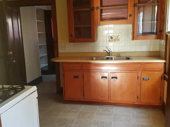 3985 E 52nd St, Newburgh Heights, OH 44105