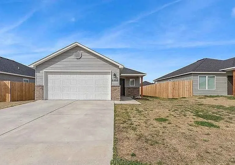 2525 E Fox Meadow St — Photo 1