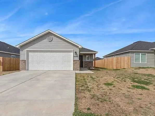 2525 E Fox Meadow St, Siloam Springs, AR 72761
