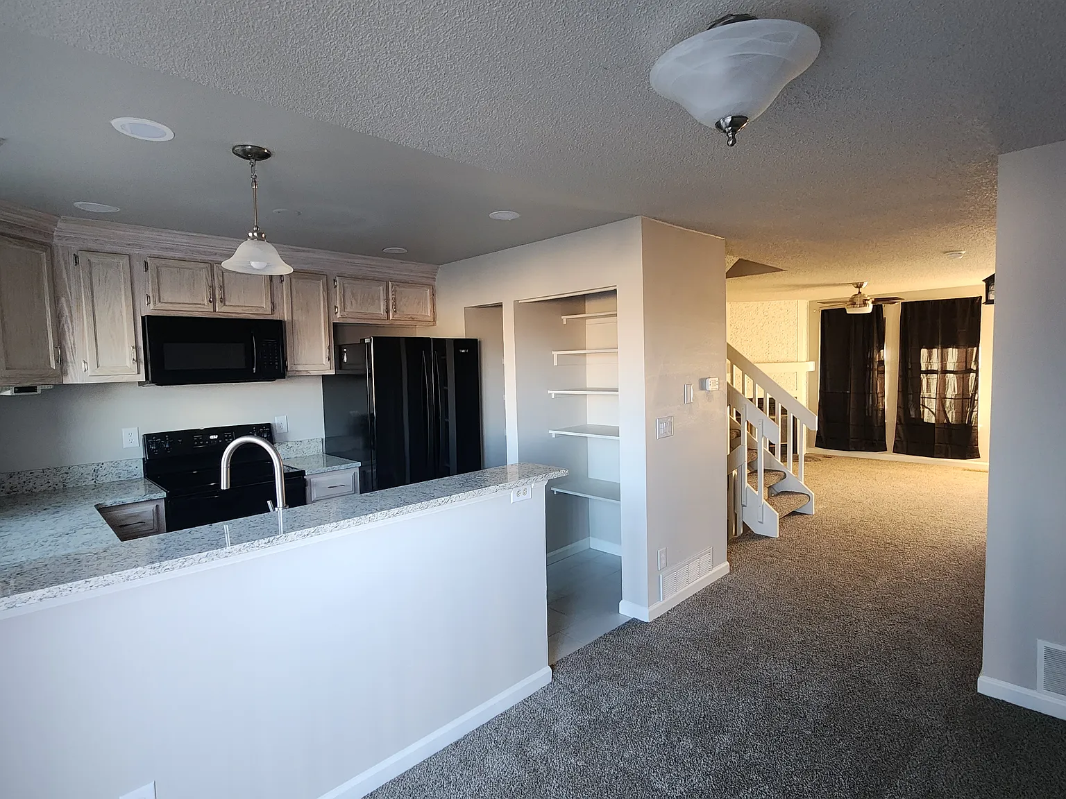 3 bed, 1600 sqft, $2,350 — Photo 3