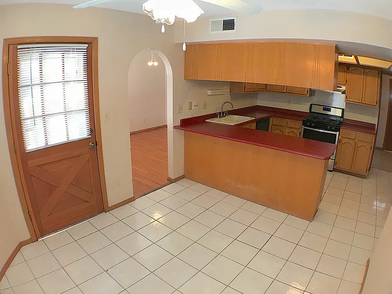 1996 Gus Moran St — Photo 10