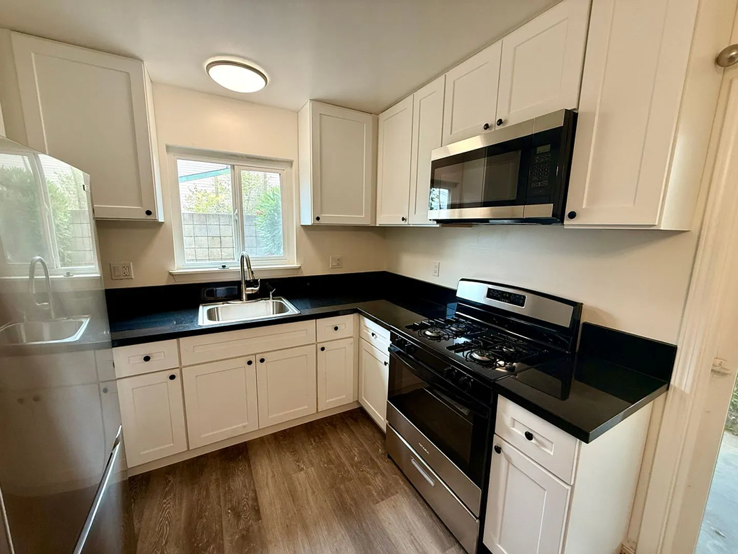 M36180E — Photo 3