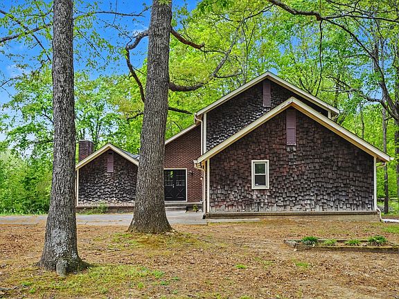 3rd image of 502 Maplewood Dr