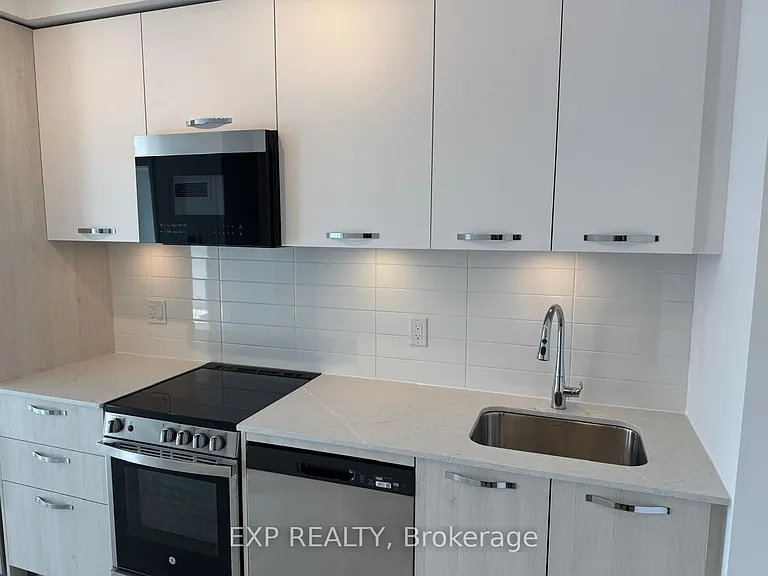 75 James St S #2513 — Photo 13