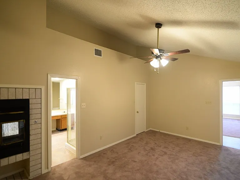 11815 Sunrise Dr — Photo 4