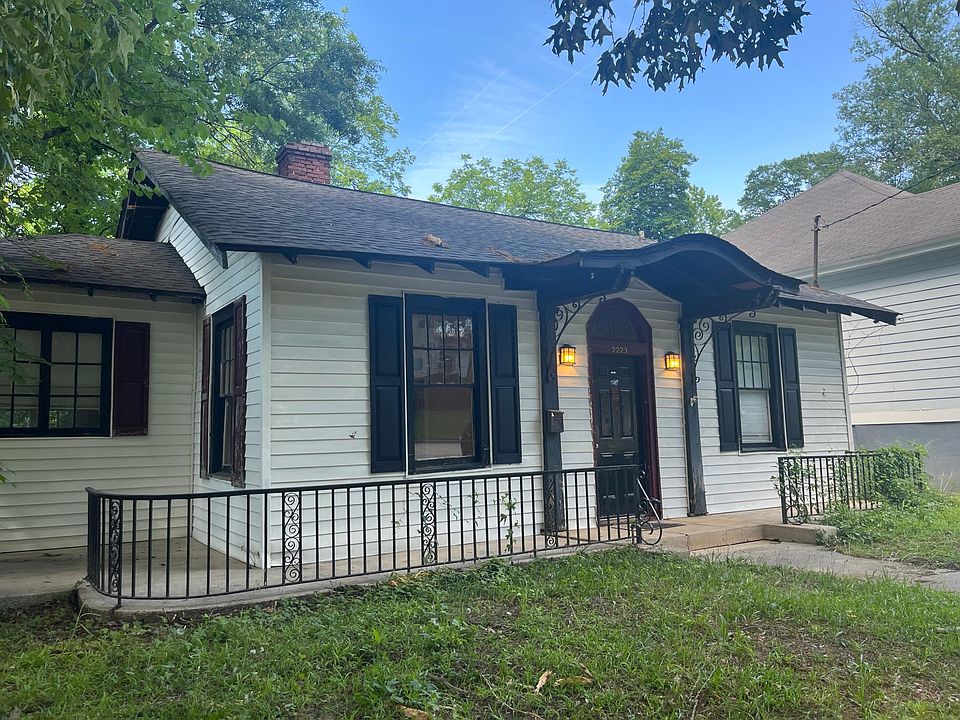 1st image of 2223 Lee St