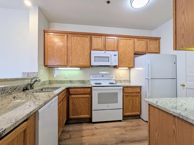 Westmount Apartments — Photo 54