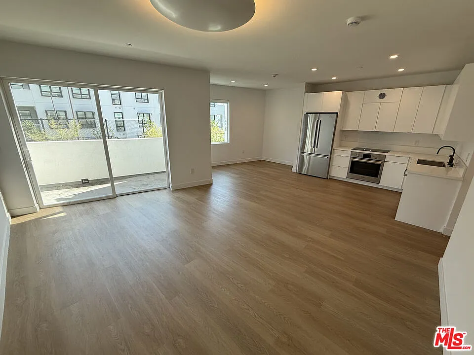 1 bed, 1.0 bath, 1113 sqft, $3,890 — Photo 4