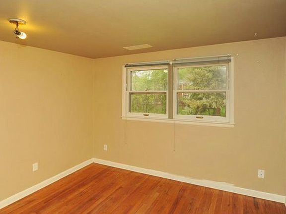 3rd bedroom, whole house is painted this color.