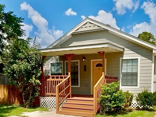 410 McPhail St #B, Tomball, TX 77375