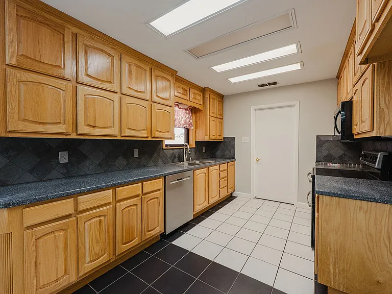 4018 Amherst Ave — Photo 3