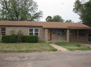 100 Carolyn Ln, Burkburnett, TX 76354