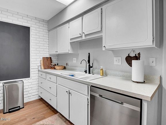 5th image of 9907 W HAWTHORN Drive