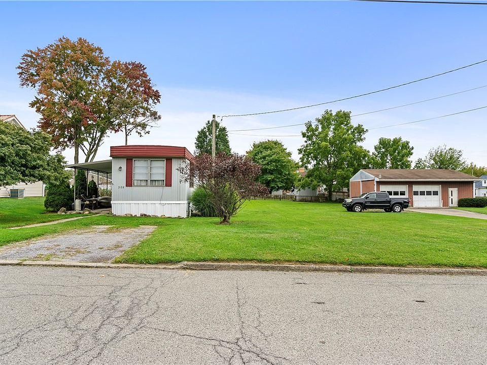 2nd image of 205 Hazel St