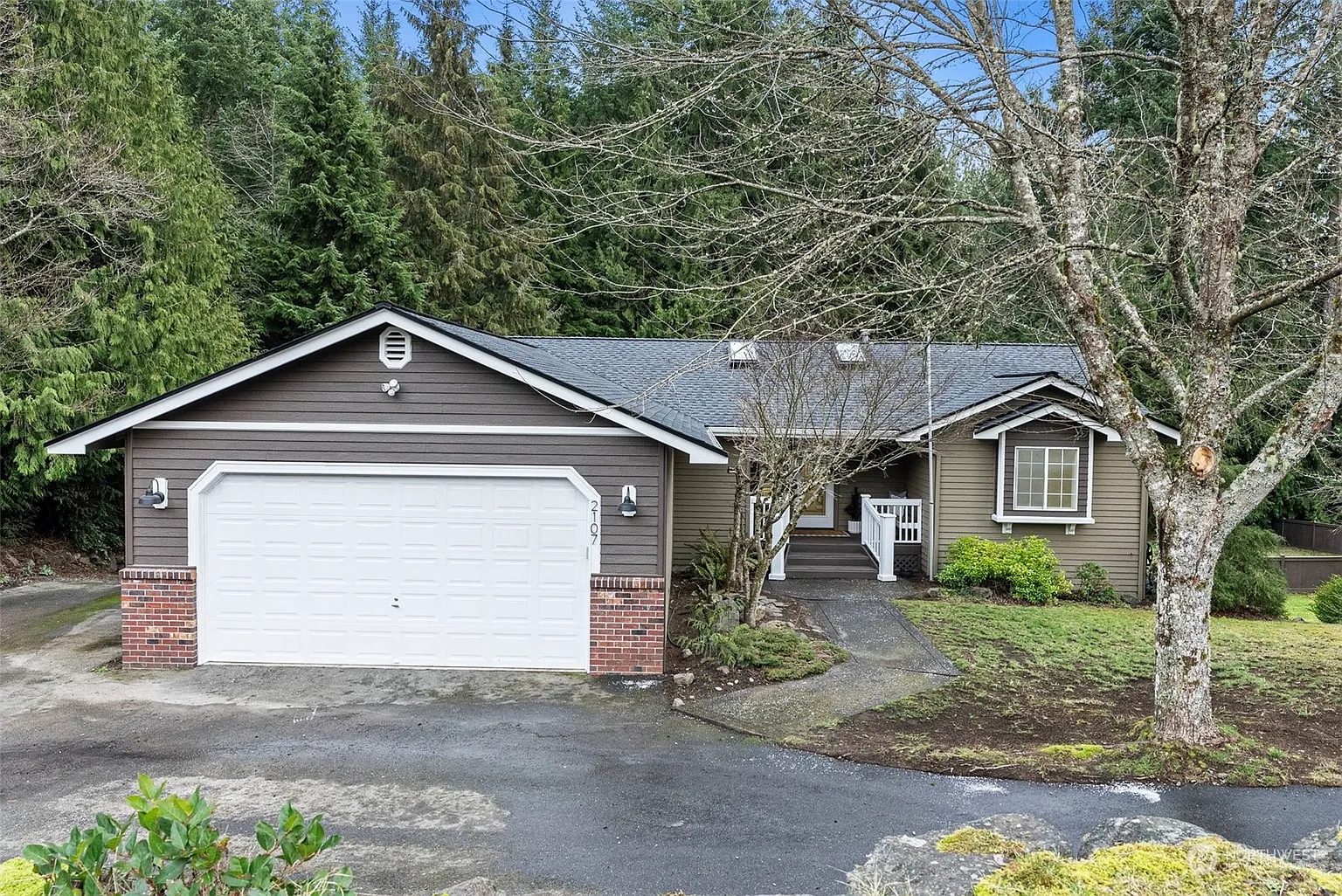 2107 E Dunrobin Lane photo 1